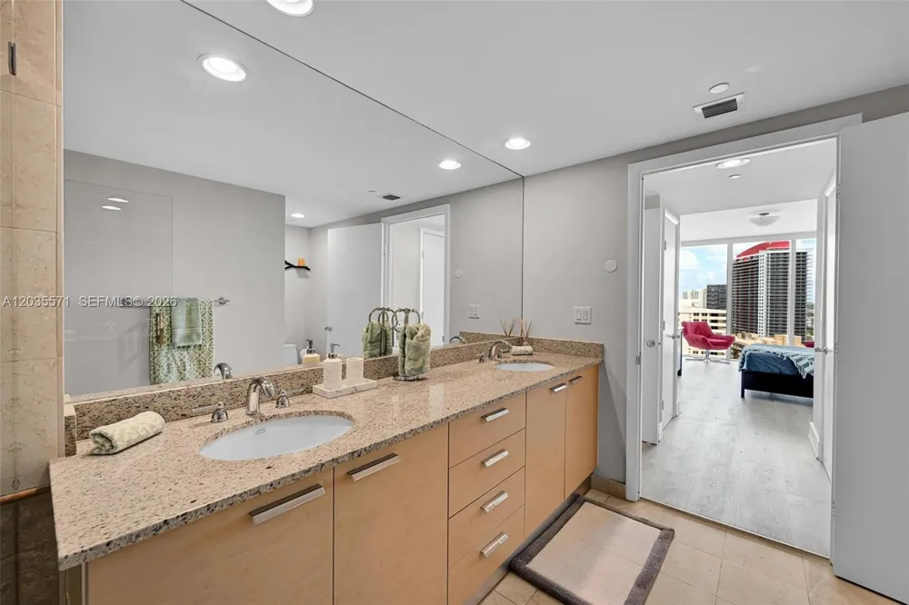 1850 S Ocean Dr #1907 Hallandale Beach, FL 33009