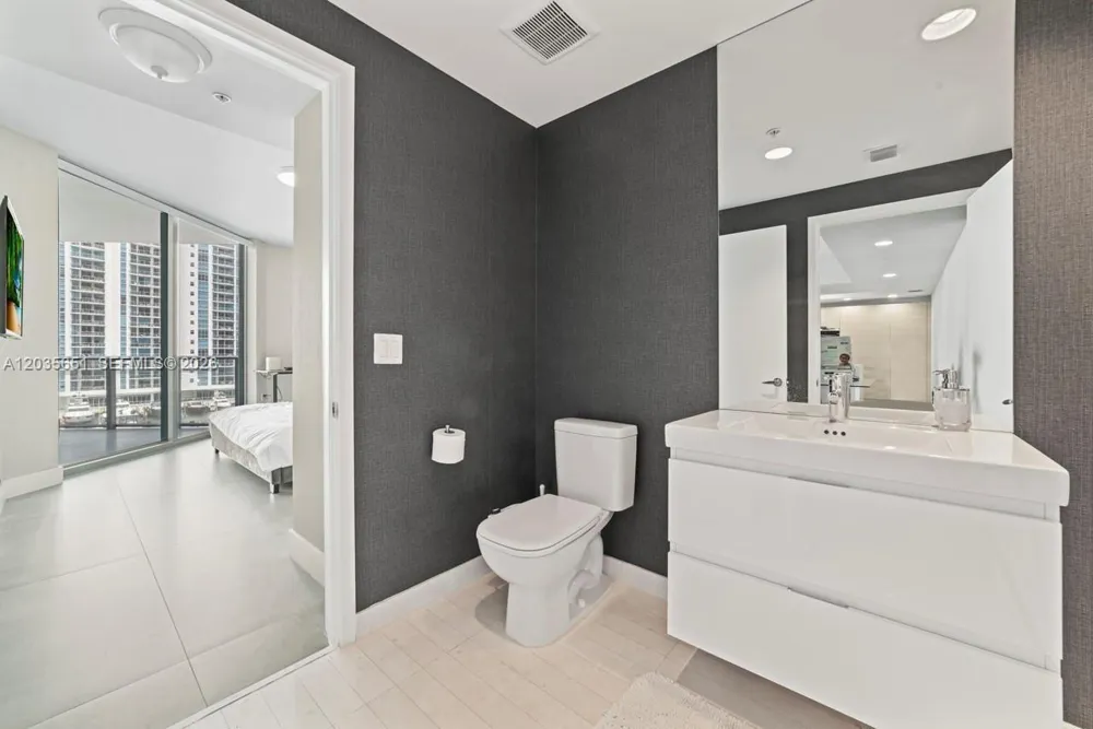 17111 Biscayne Blvd #503 North Miami Beach, FL 33160