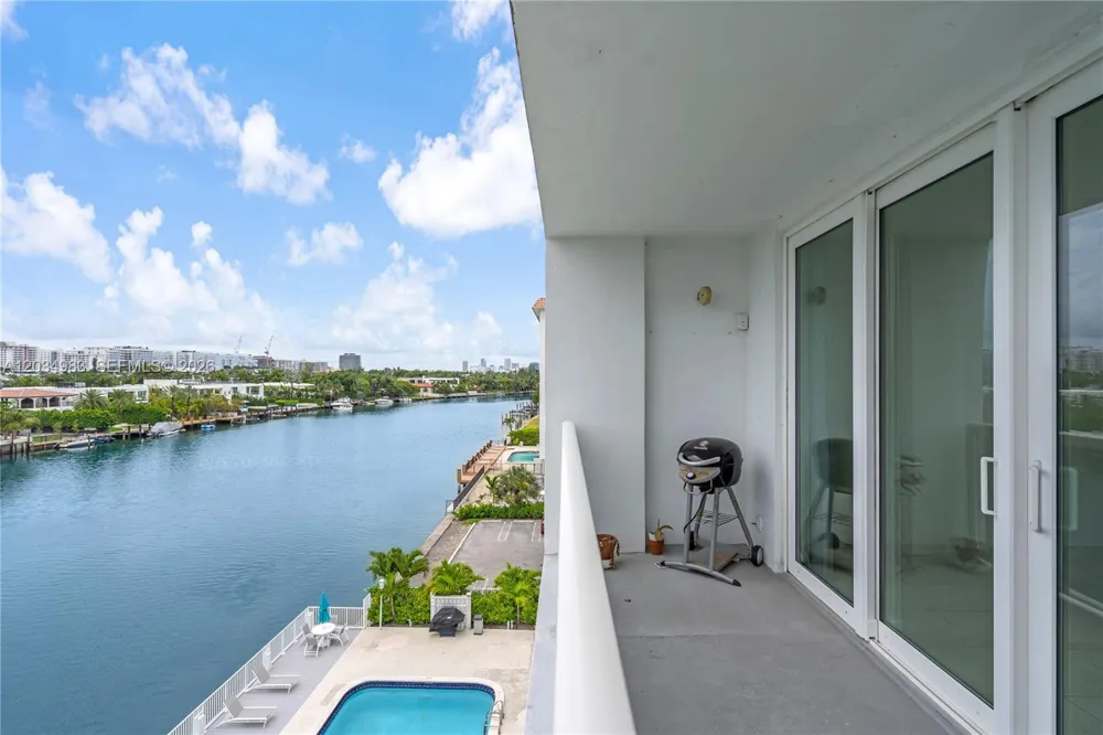 9381 E Bay Harbor Dr #504N Bay Harbor Islands, FL 33154