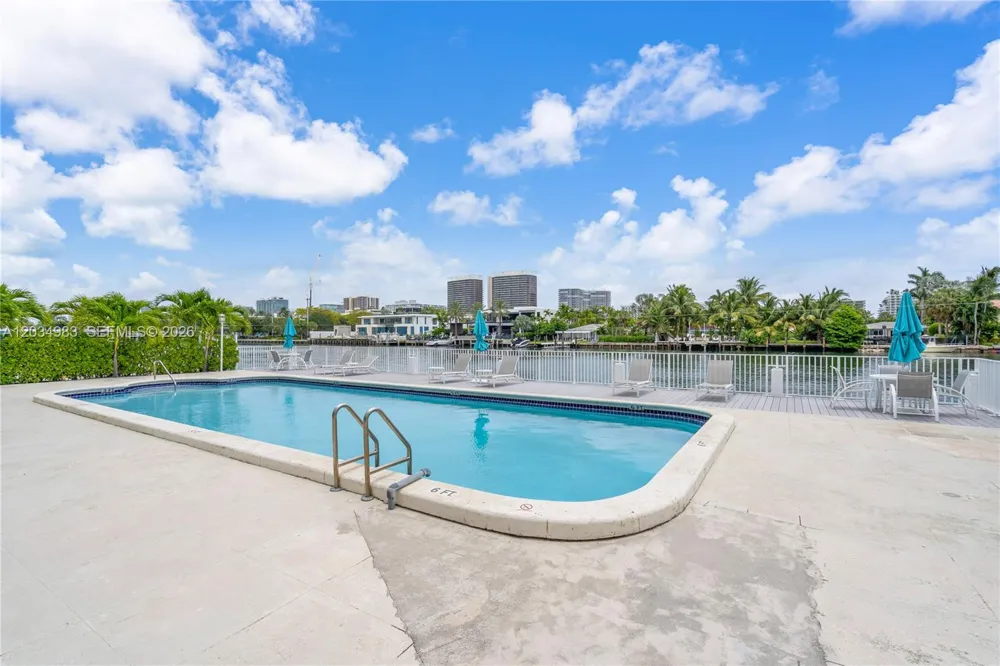 9381 E Bay Harbor Dr #504N Bay Harbor Islands, FL 33154