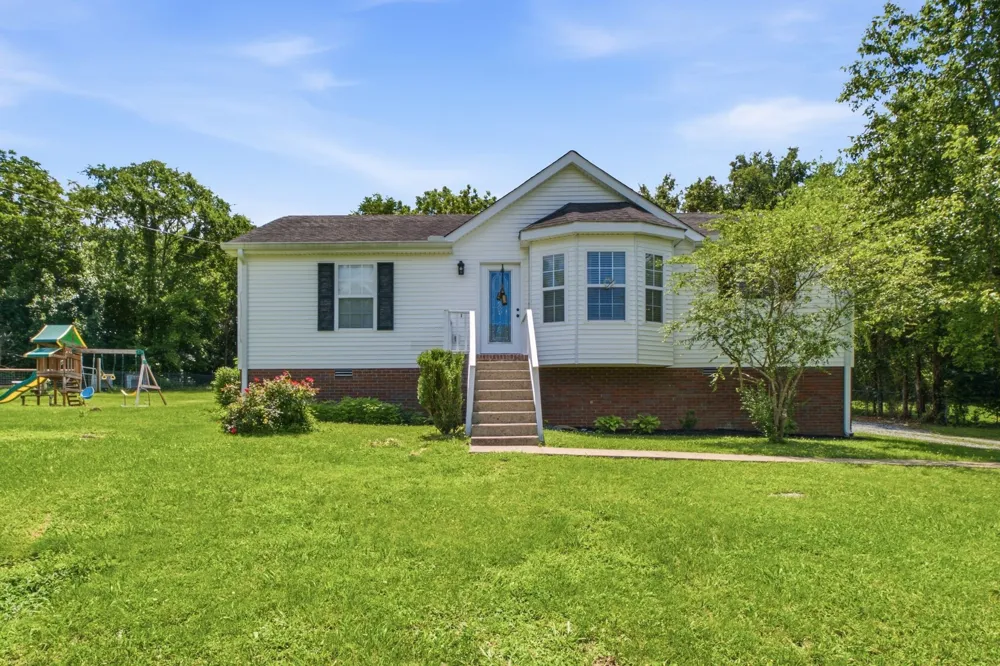 1024 Lynndale Dr Castalian Springs, TN 37031