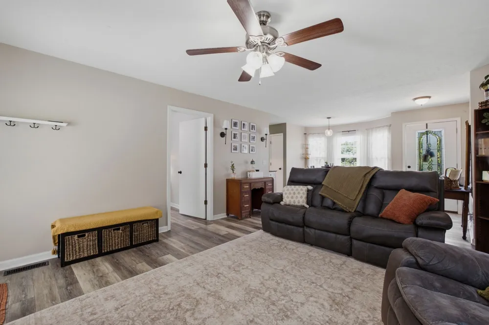 1024 Lynndale Dr Castalian Springs, TN 37031
