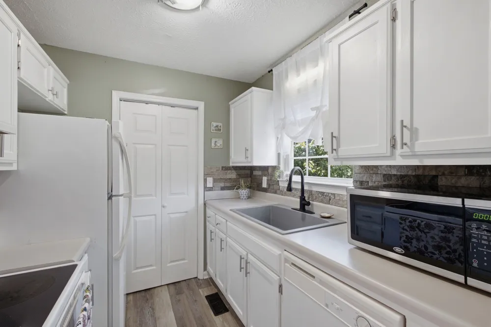 1024 Lynndale Dr Castalian Springs, TN 37031