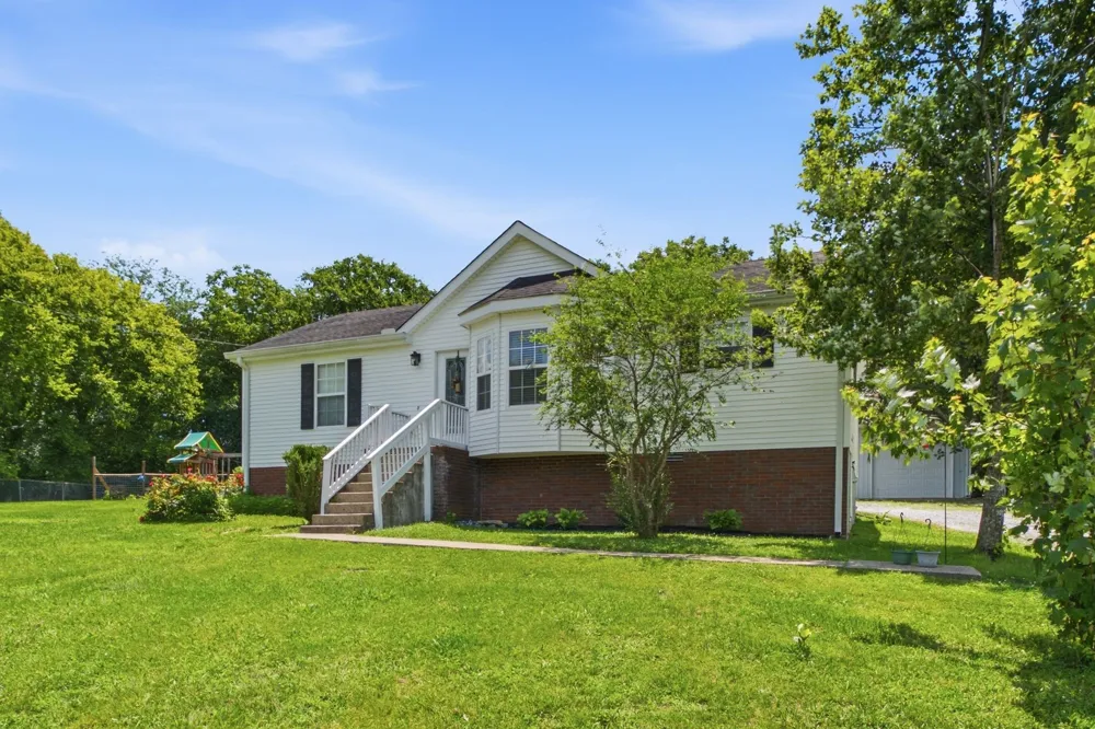 1024 Lynndale Dr Castalian Springs, TN 37031