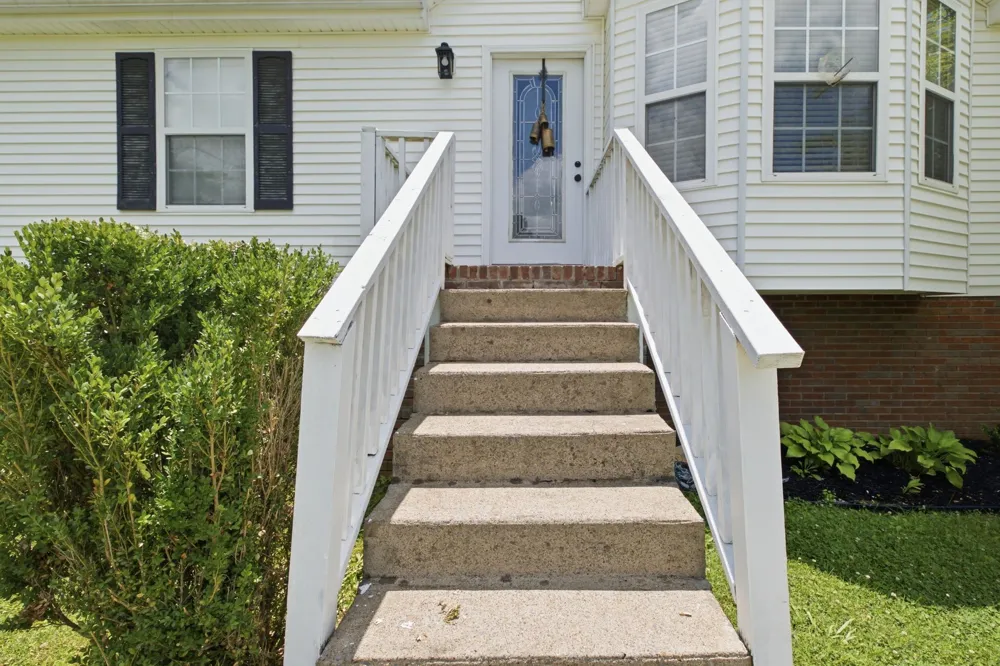 1024 Lynndale Dr Castalian Springs, TN 37031