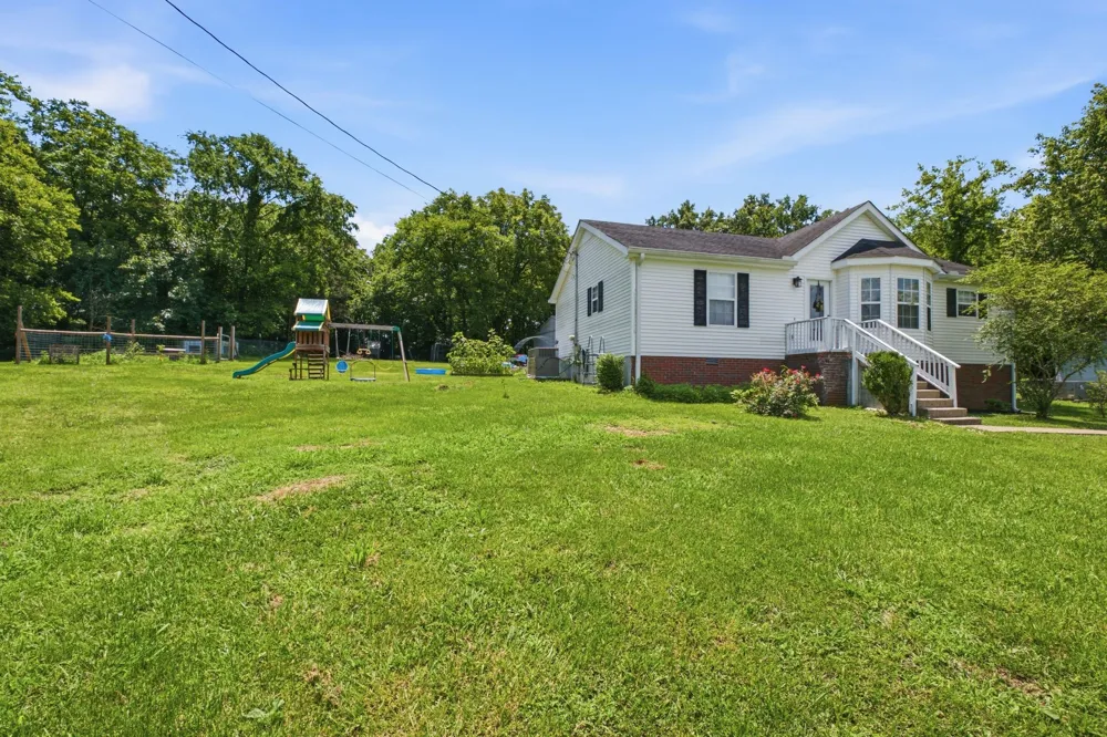 1024 Lynndale Dr Castalian Springs, TN 37031