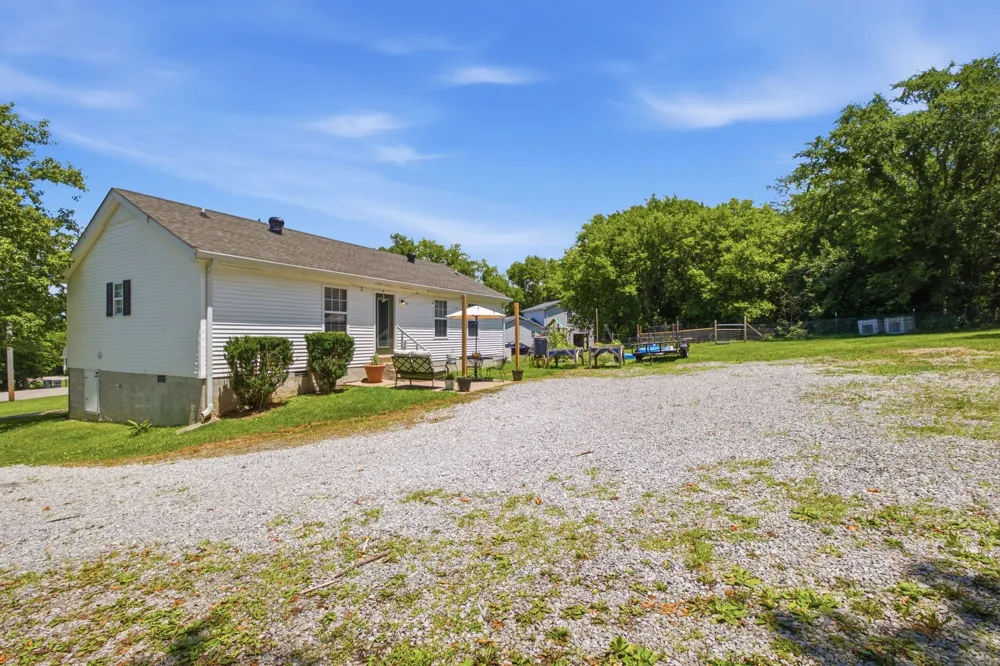 1024 Lynndale Dr Castalian Springs, TN 37031
