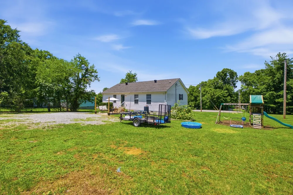 1024 Lynndale Dr Castalian Springs, TN 37031