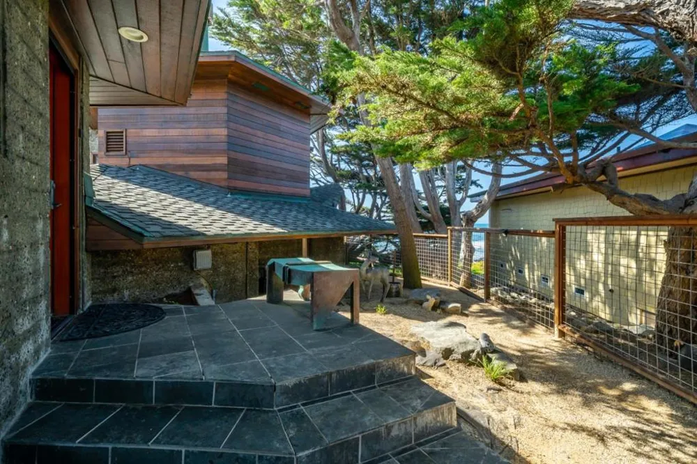 2431 Sherwood Drive Cambria, CA 93428