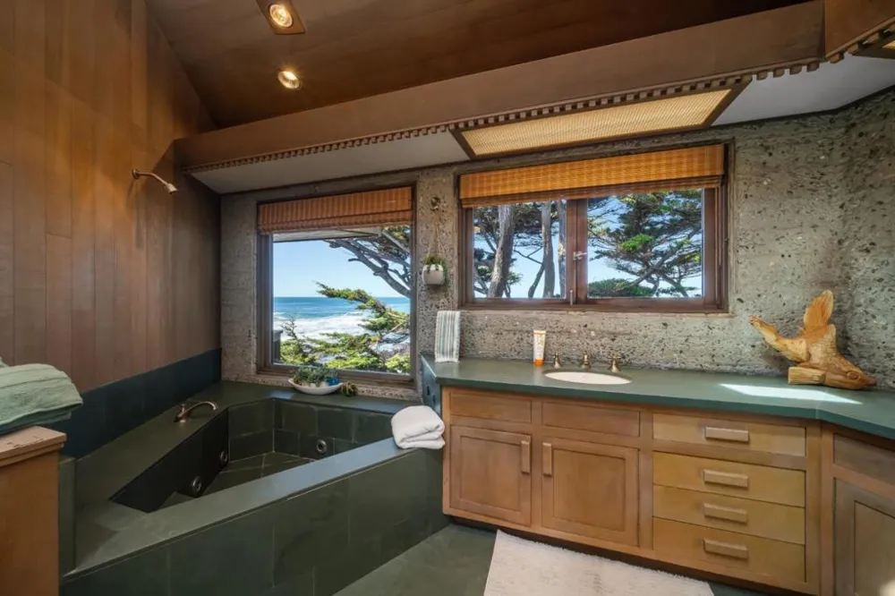 2431 Sherwood Drive Cambria, CA 93428