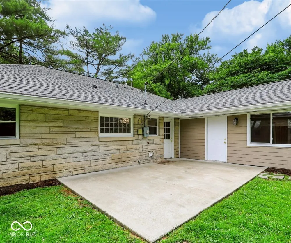 824 S Eastside Drive Bloomington, IN 47401