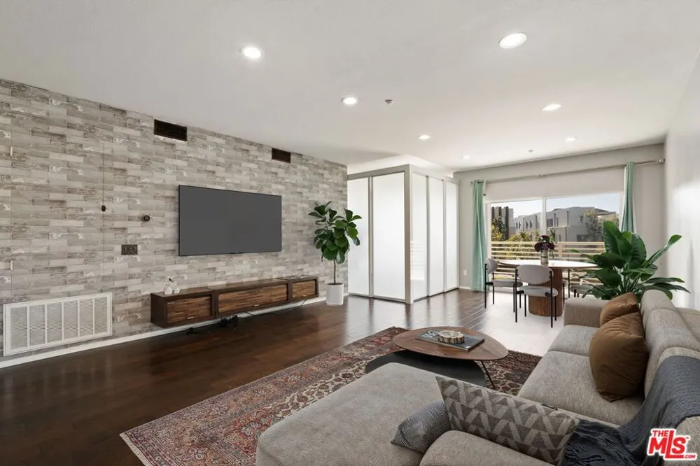 13126 Union Avenue #203 Hawthorne, CA 90250