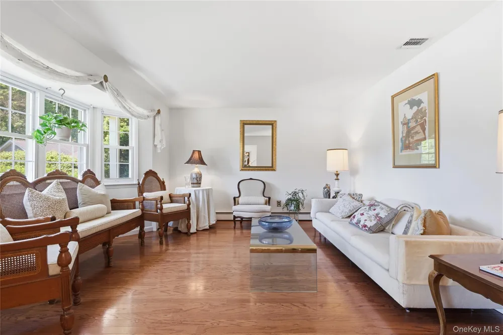 6 Carol Court East Setauket, NY 11733
