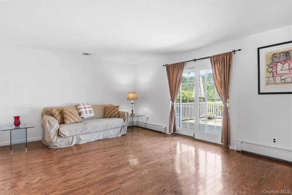 6 Carol Court East Setauket, NY 11733