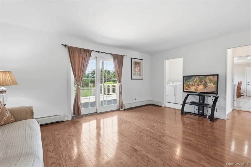 6 Carol Court East Setauket, NY 11733