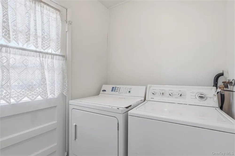6 Carol Court East Setauket, NY 11733