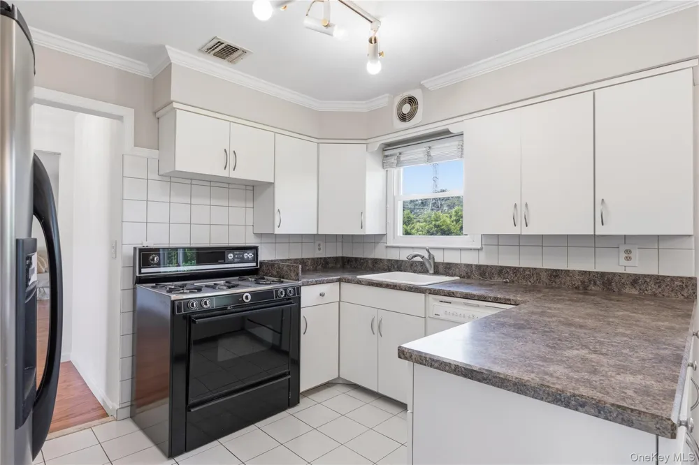 6 Carol Court East Setauket, NY 11733