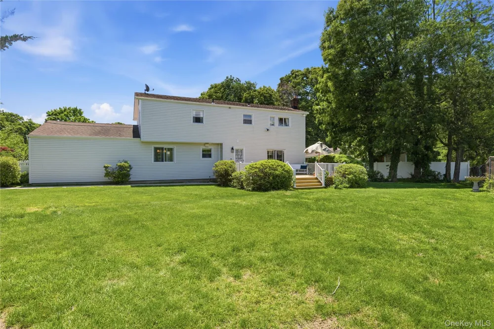6 Carol Court East Setauket, NY 11733
