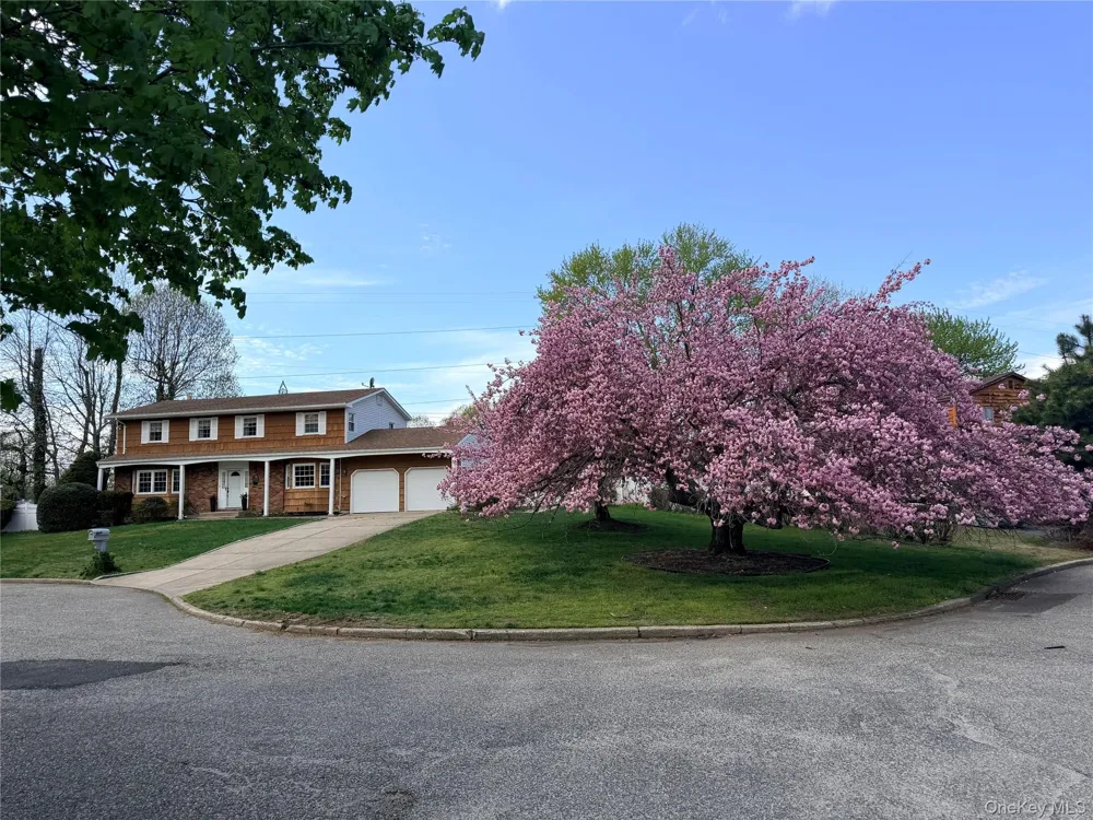 6 Carol Court East Setauket, NY 11733