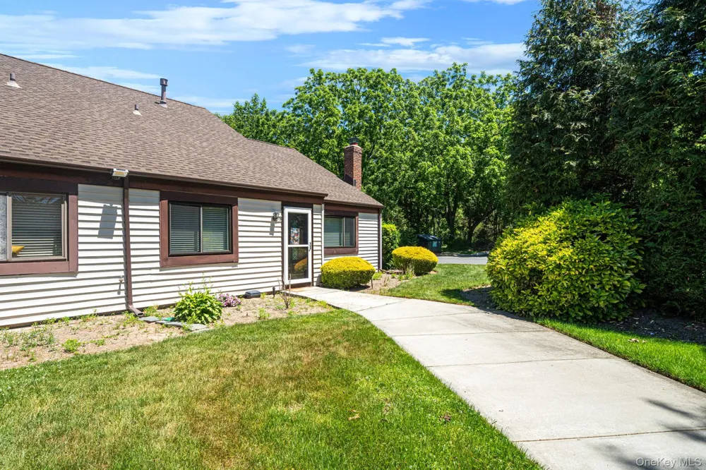 515 Picasso Way #515 Middle Island, NY 11953