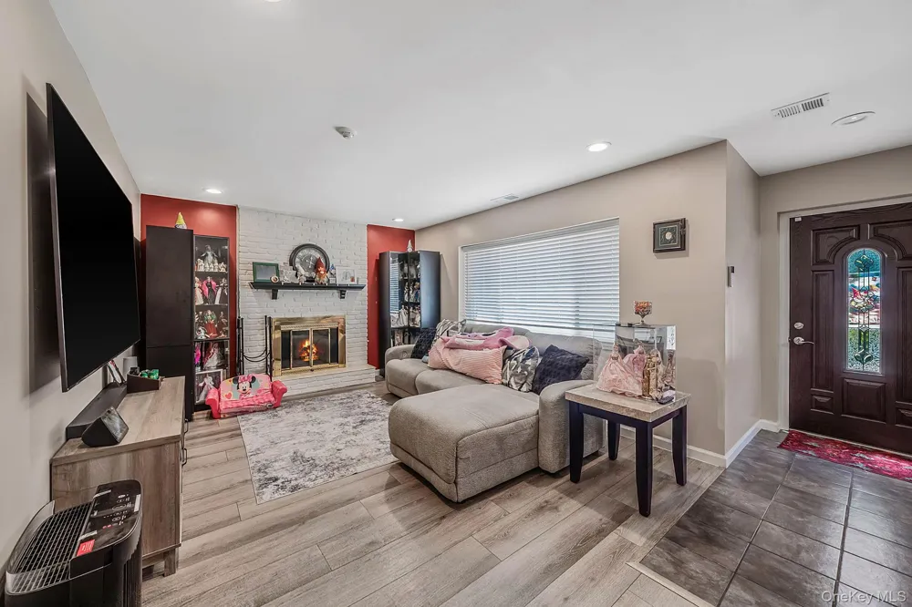 515 Picasso Way #515 Middle Island, NY 11953