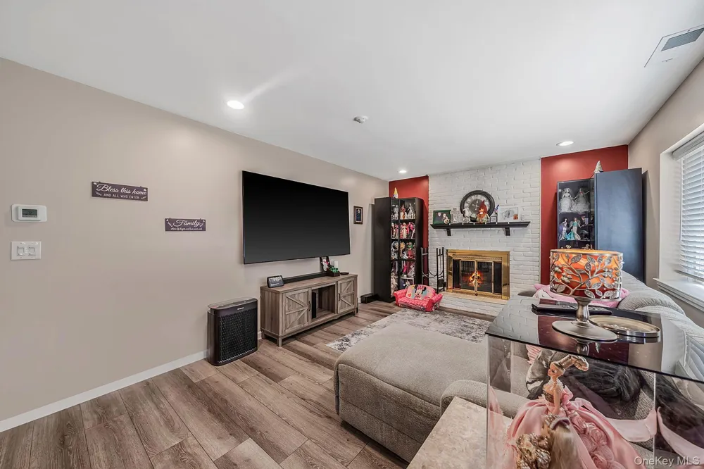515 Picasso Way #515 Middle Island, NY 11953