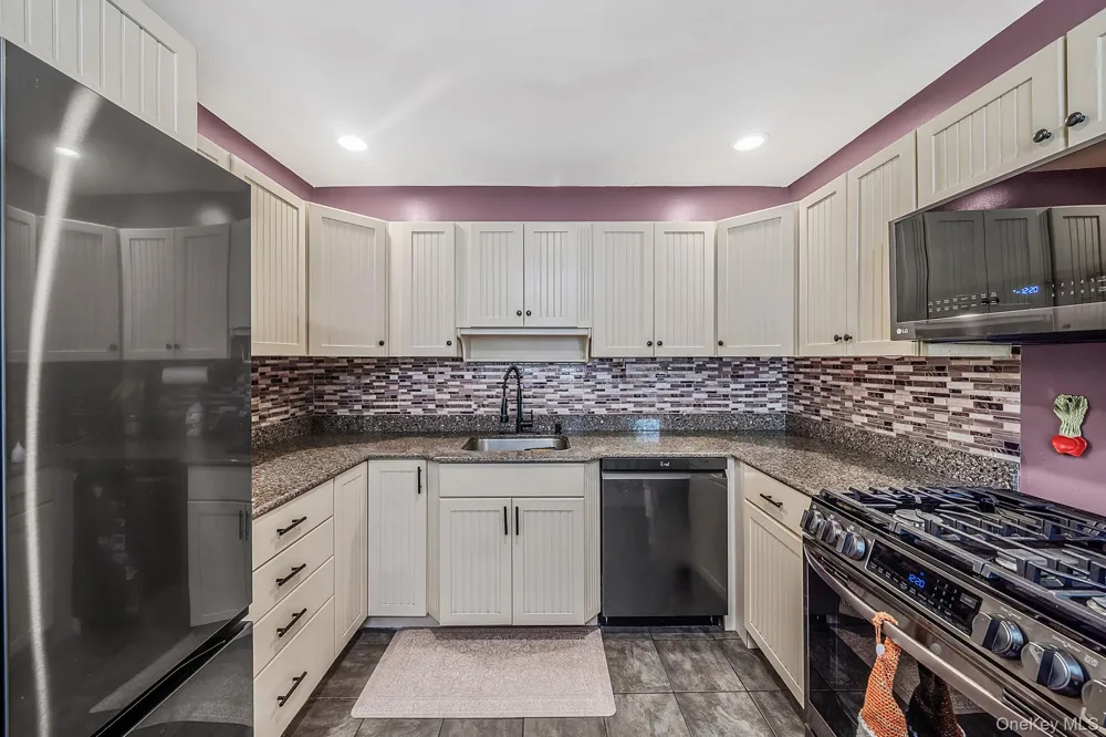 515 Picasso Way #515 Middle Island, NY 11953
