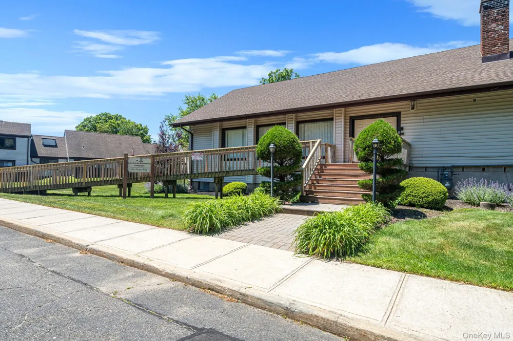 515 Picasso Way #515 Middle Island, NY 11953