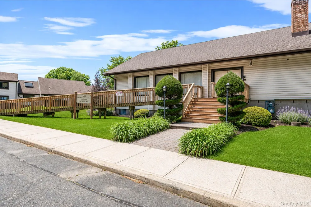 515 Picasso Way #515 Middle Island, NY 11953