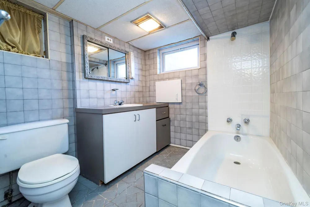 3499 Woodward Avenue Wantagh, NY 11793