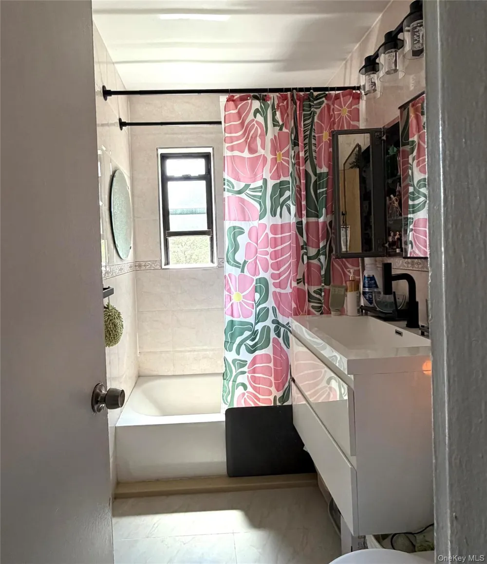 73-96 Springfield Blvd #2nd floor Oakland Gardens, NY 11364
