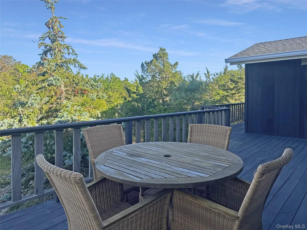 1225 Leeton Drive Southold, NY 11971