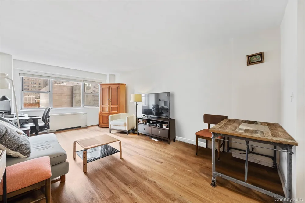 321 E 48th Street #9D New York (Manhattan), NY 10017