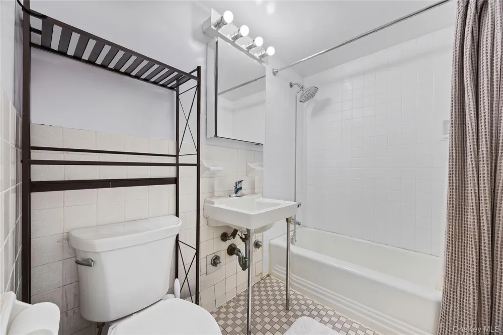 321 E 48th Street #9D New York (Manhattan), NY 10017