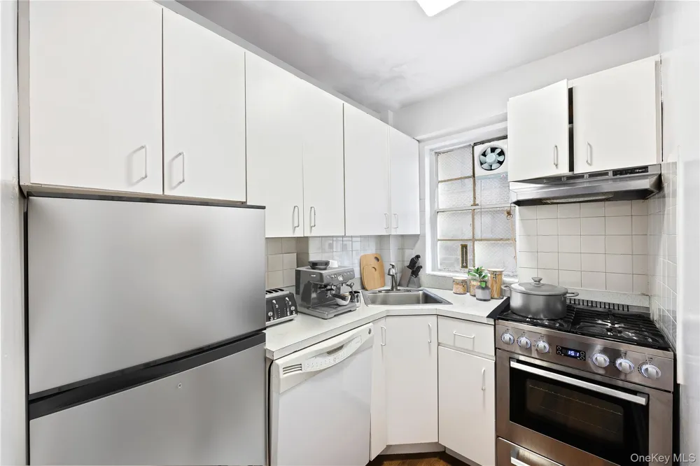 321 E 48th Street #9D New York (Manhattan), NY 10017