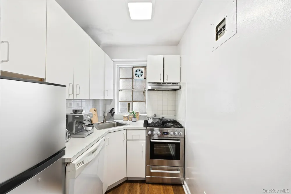 321 E 48th Street #9D New York (Manhattan), NY 10017