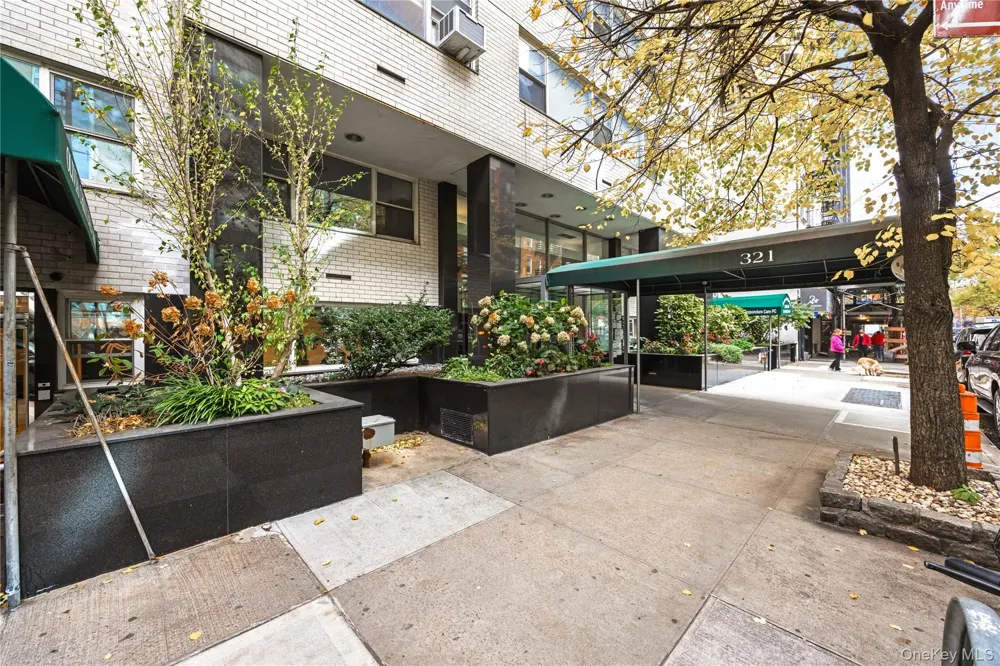 321 E 48th Street #9D New York (Manhattan), NY 10017