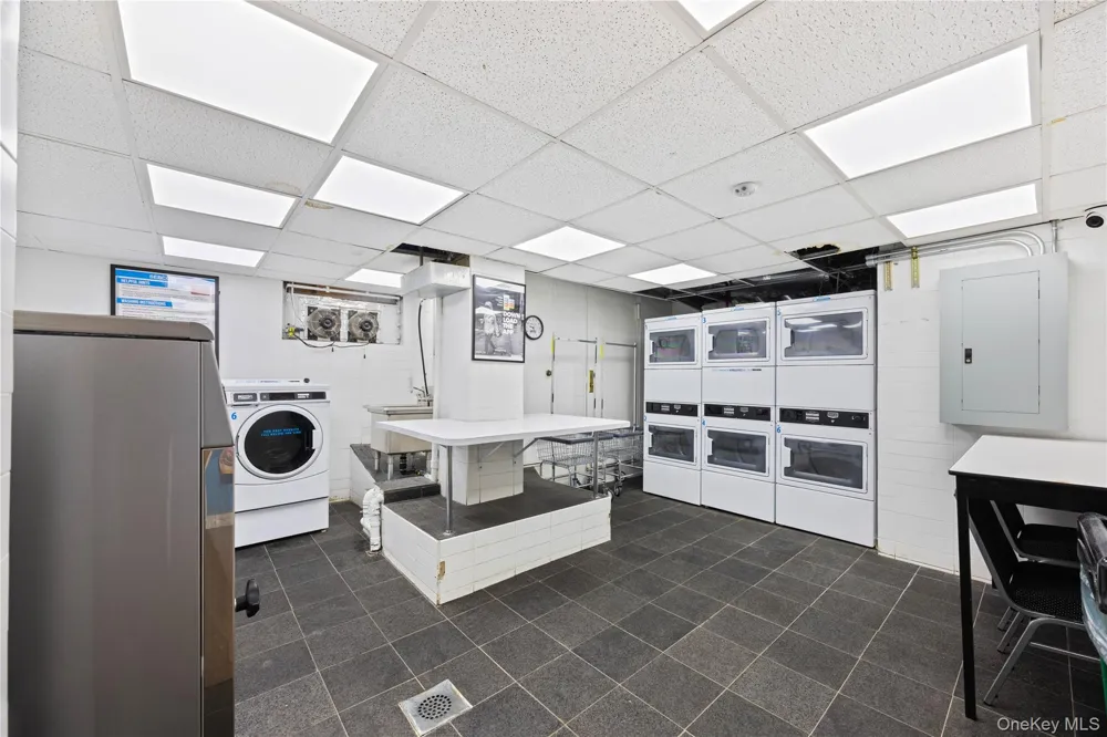 321 E 48th Street #9D New York (Manhattan), NY 10017