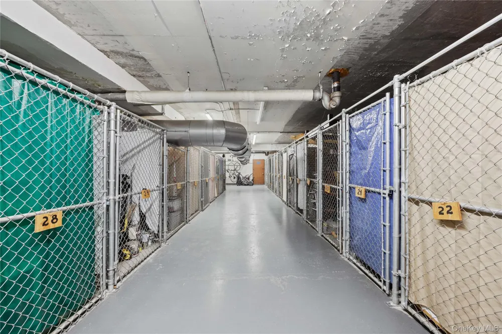 321 E 48th Street #9D New York (Manhattan), NY 10017