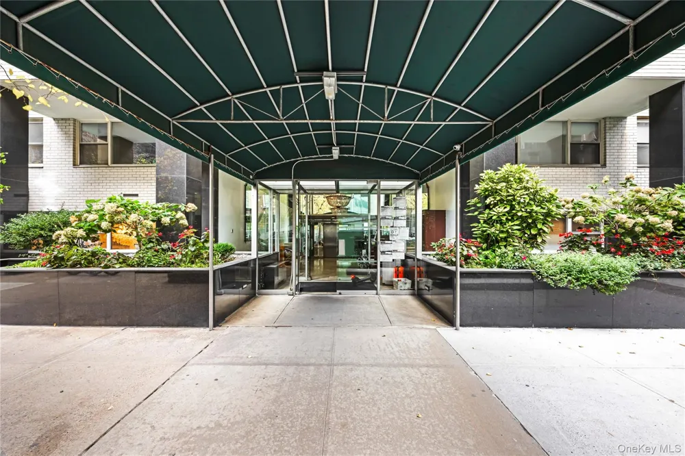 321 E 48th Street #9D New York (Manhattan), NY 10017