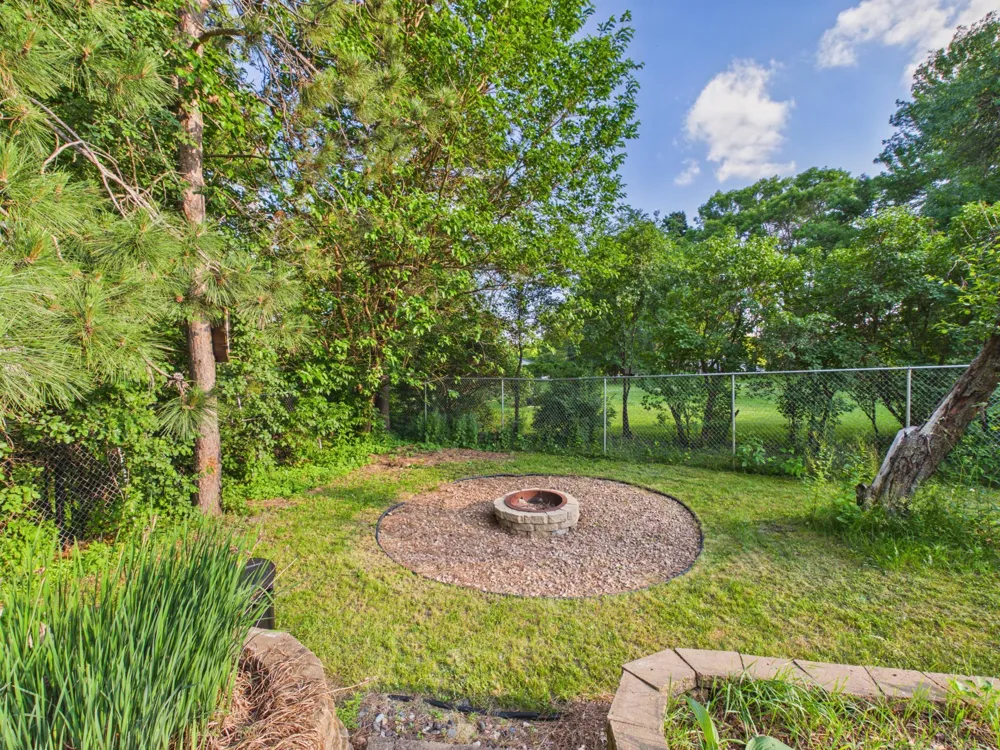 4340 Rustic Place Shoreview, MN 55126