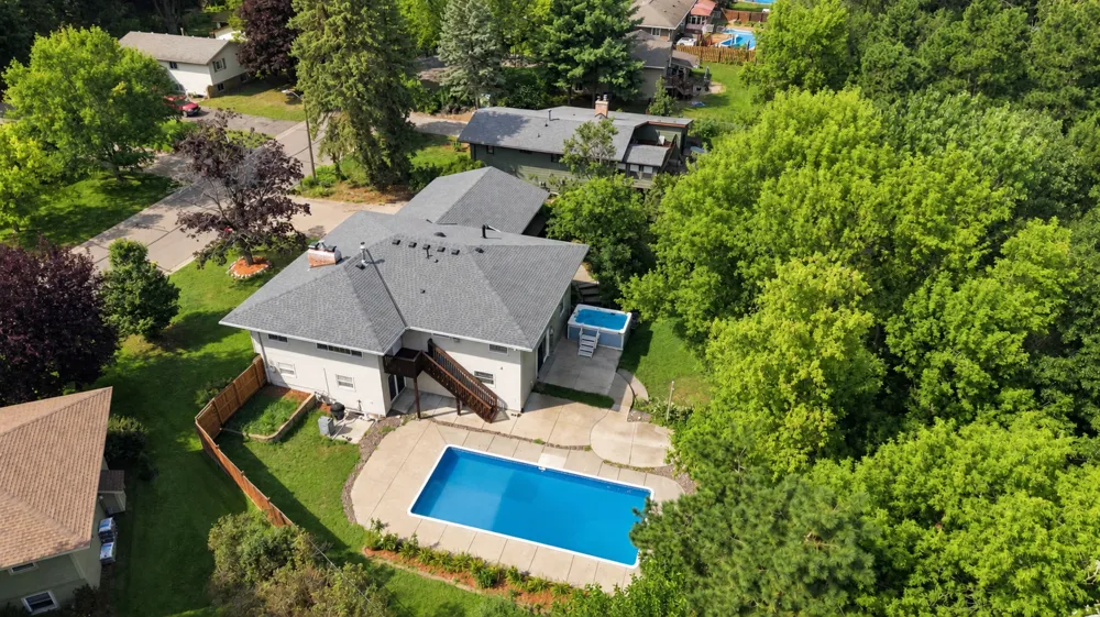 4340 Rustic Place Shoreview, MN 55126