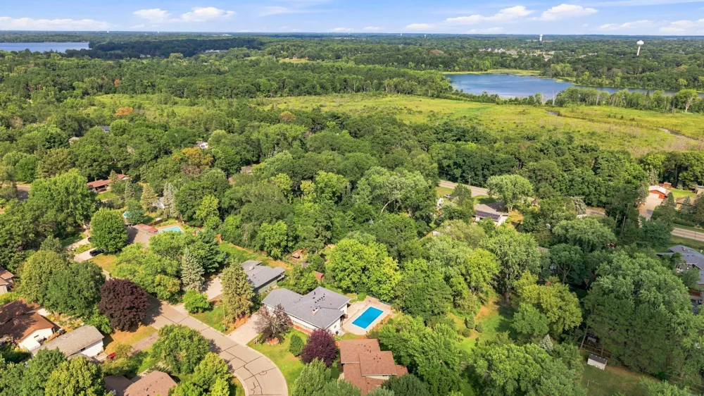 4340 Rustic Place Shoreview, MN 55126