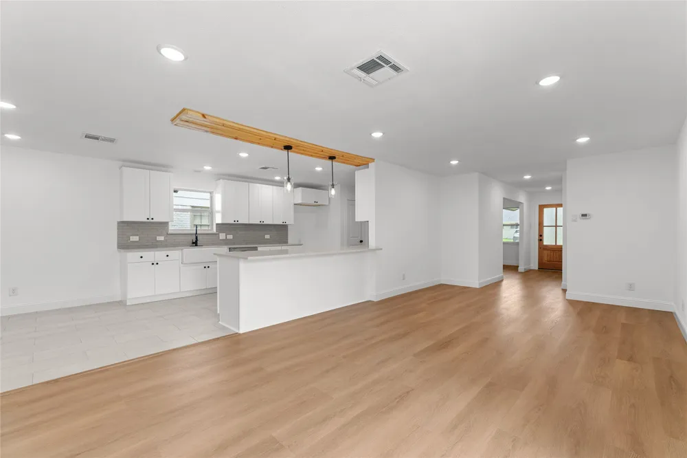10236 Mapleridge Drive Dallas, TX 75238