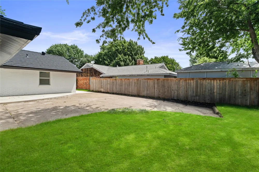 10236 Mapleridge Drive Dallas, TX 75238