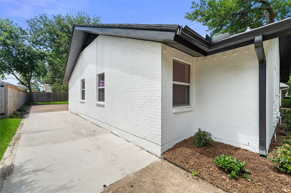 10236 Mapleridge Drive Dallas, TX 75238