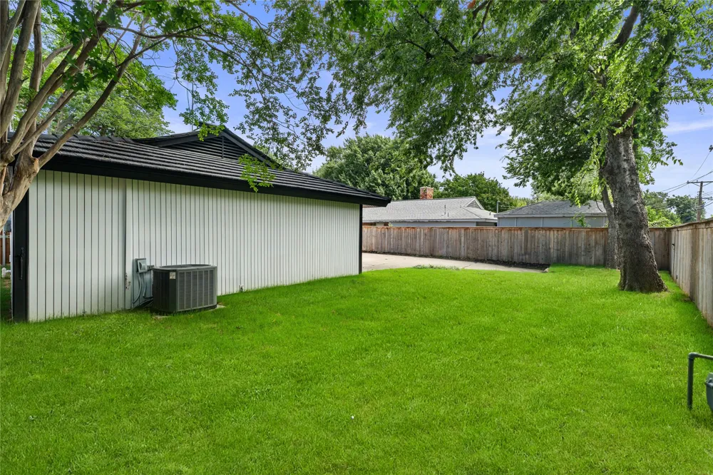 10236 Mapleridge Drive Dallas, TX 75238
