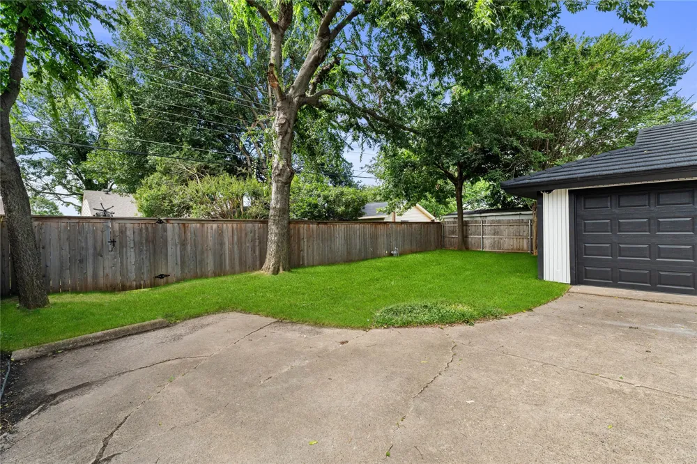 10236 Mapleridge Drive Dallas, TX 75238