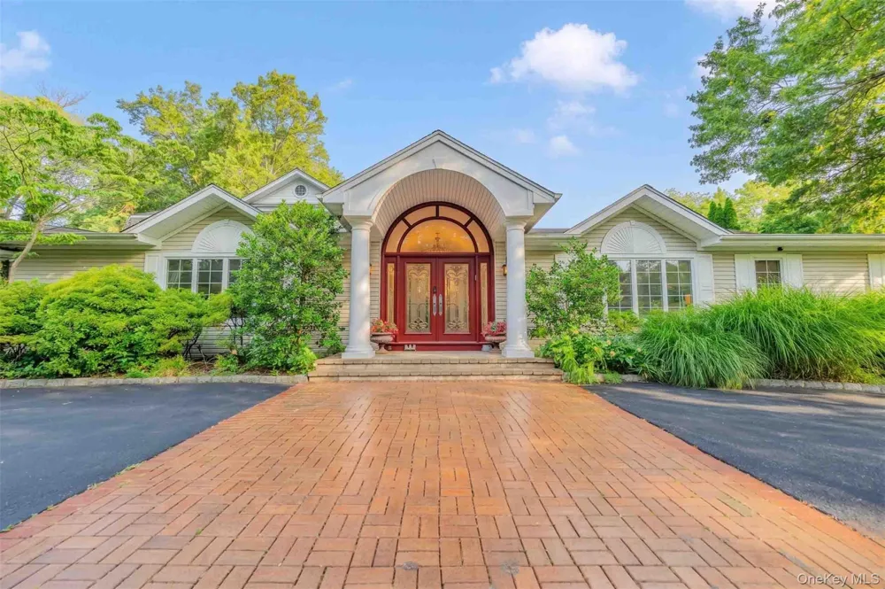 20 Astro Place Dix Hills, NY 11746