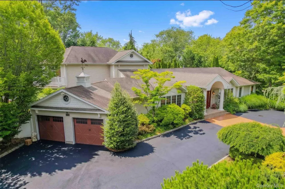 20 Astro Place Dix Hills, NY 11746